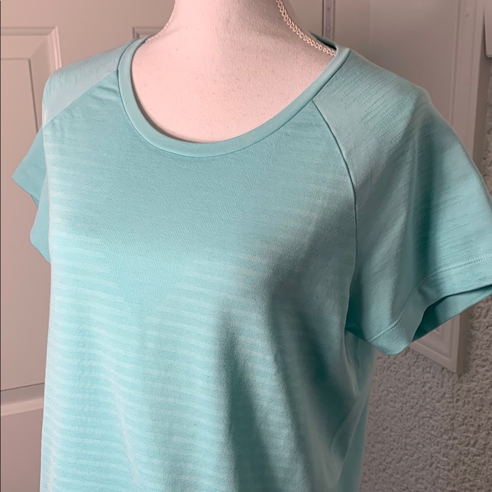 Tuff Athletics Women's Aqua Short Sleeve Workout Top Medium - Picture 2 of 7
